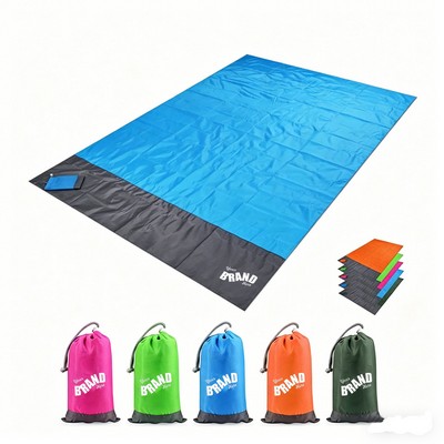 Two-tone Lightweight Blanket Packed in a Compact Pouch
